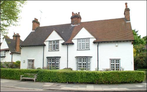 140-142 Hampstead Way